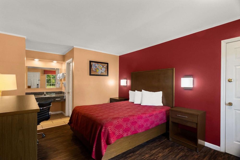 Econo Lodge Cornersville I-65 photo 22