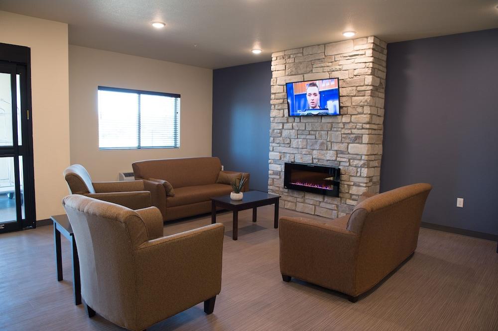 Cobblestone Inn & Suites - Forest City photo 2