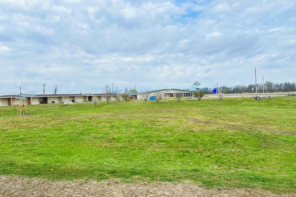 Shamrock Kings Inn By Oyo Marked Tree I-555 photo 39