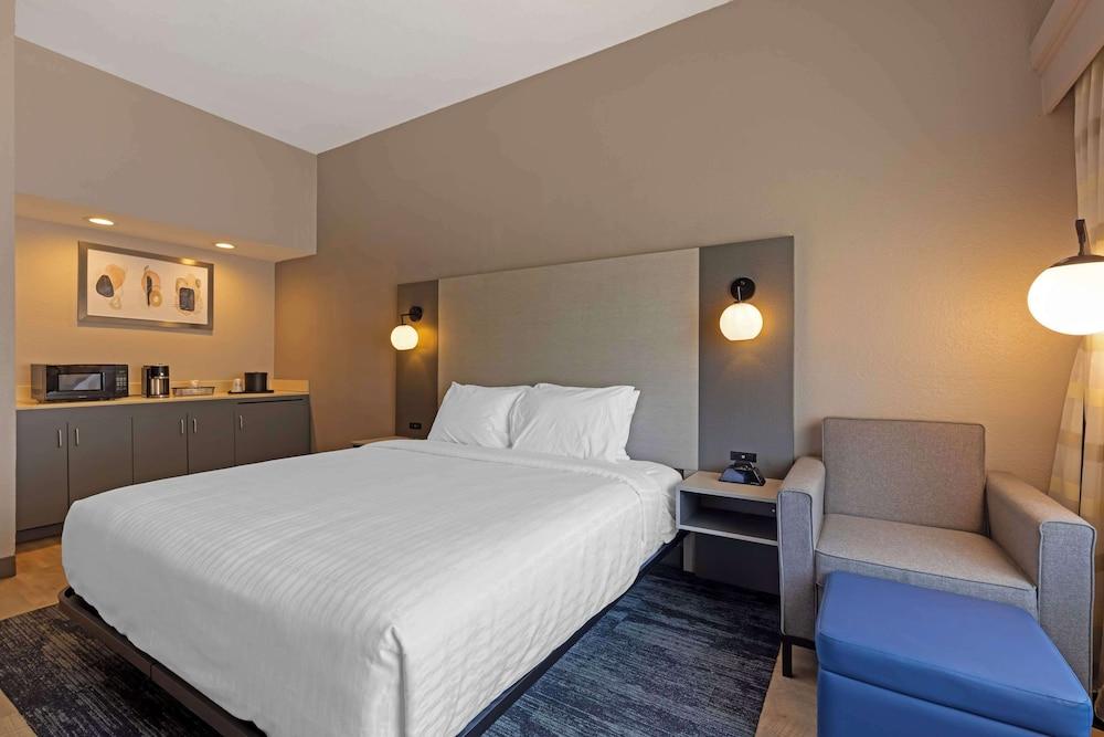 Best Western Plus Fort Worth North photo 11
