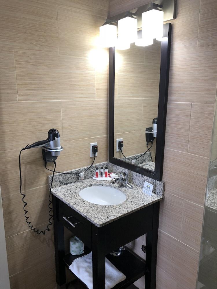 Days Inn by Wyndham Brooklyn Borough Park photo 43