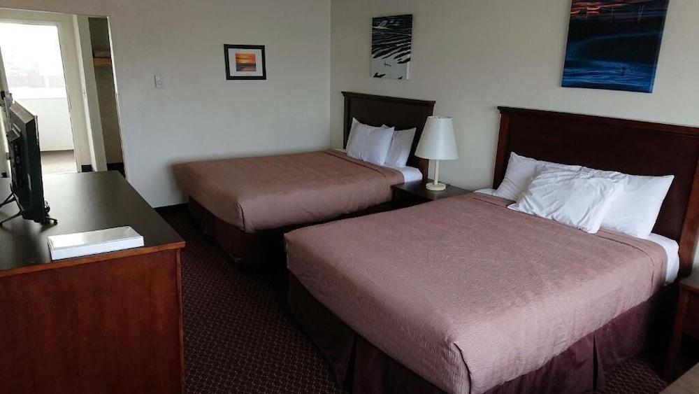 Silver Sands Motel photo 13