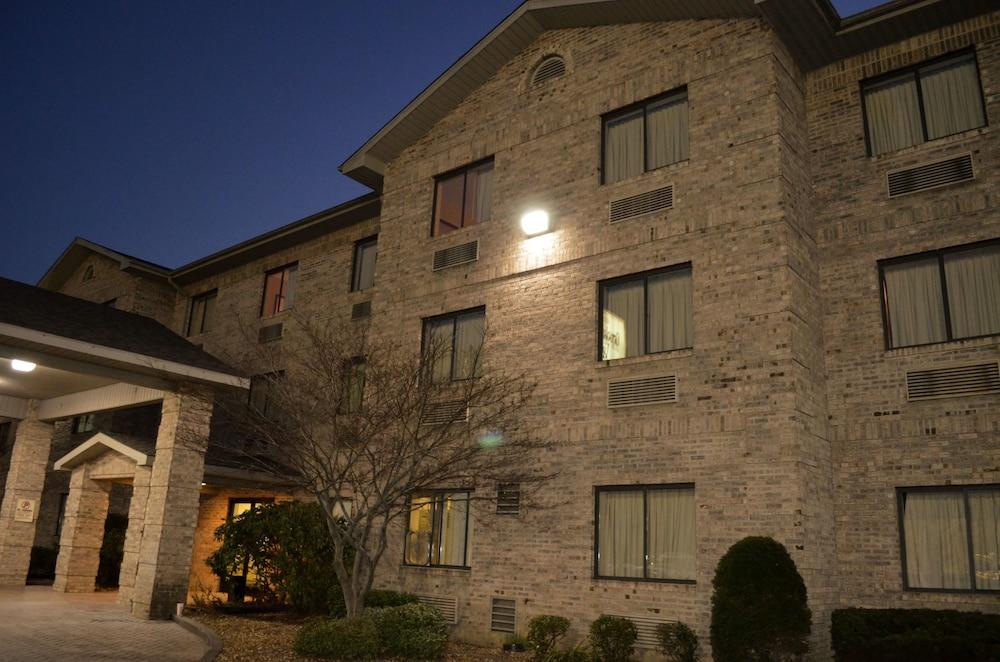 Brookshire Inn & Suites photo 23