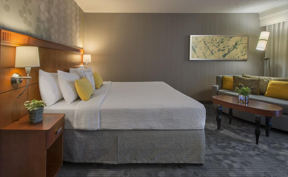 Courtyard by Marriott Grand Rapids Airport photo 5
