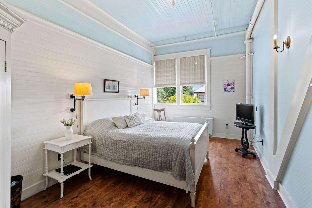 Mccloud Mercantile Hotel photo 60