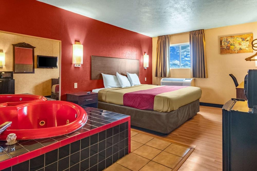 Econo Lodge Kent - Akron West photo 12