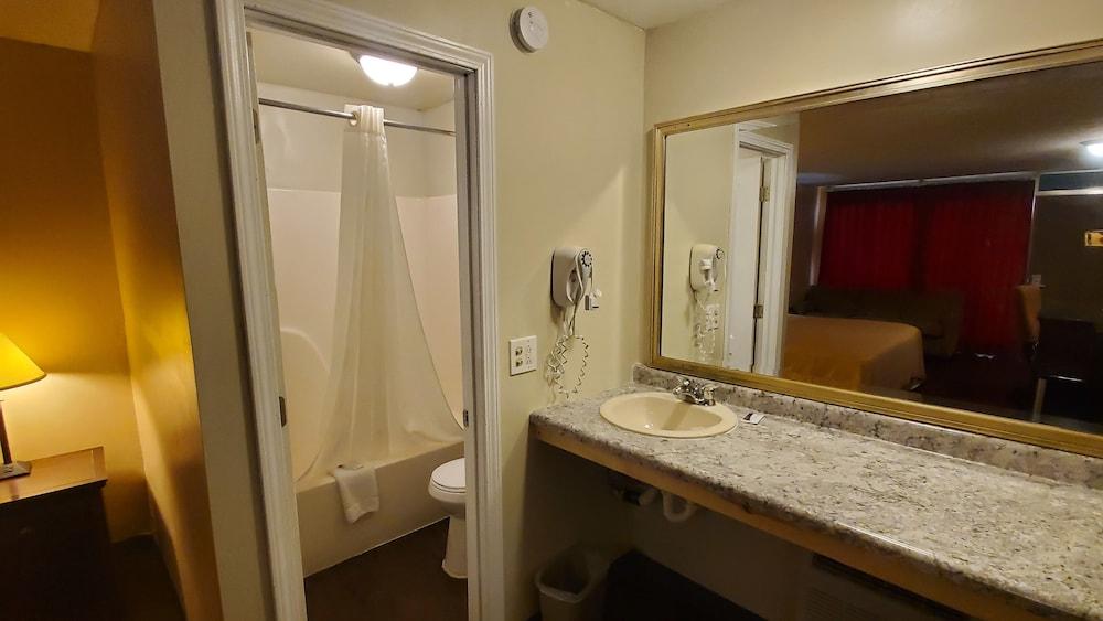 Marion Gray Plaza Motel photo 12