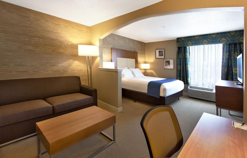 Holiday Inn & Suites Spring- The Woodlands Area by IHG photo 11