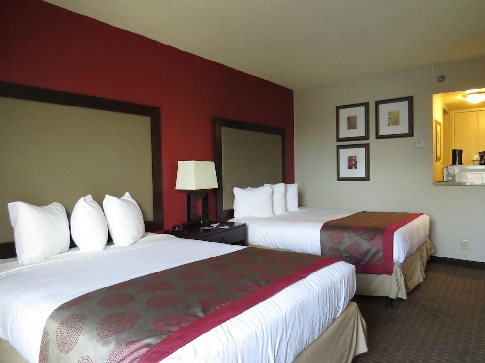 Holiday Inn Express & Suites Phoenix Midtown by IHG photo 40