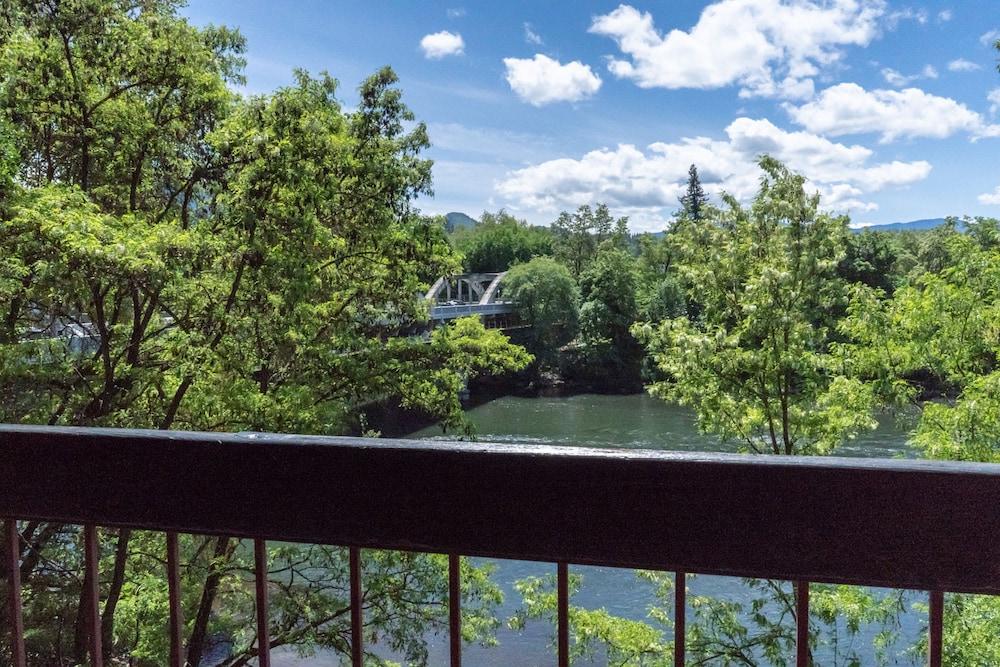Riverside Inn photo 73