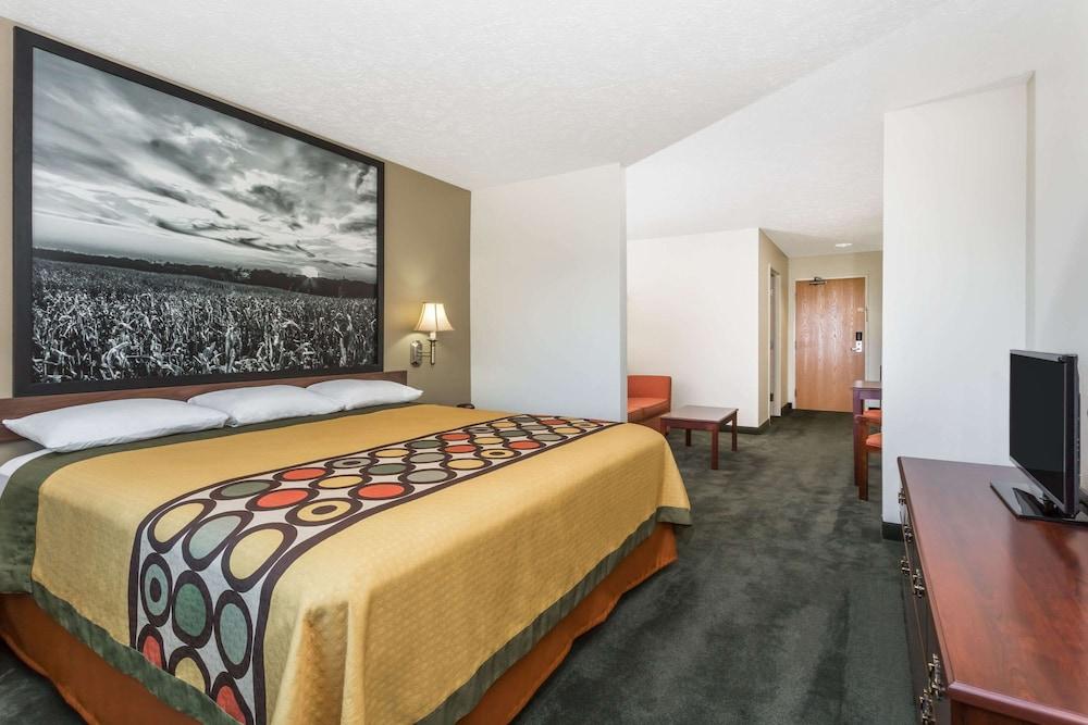 Super 8 by Wyndham Alma photo 8