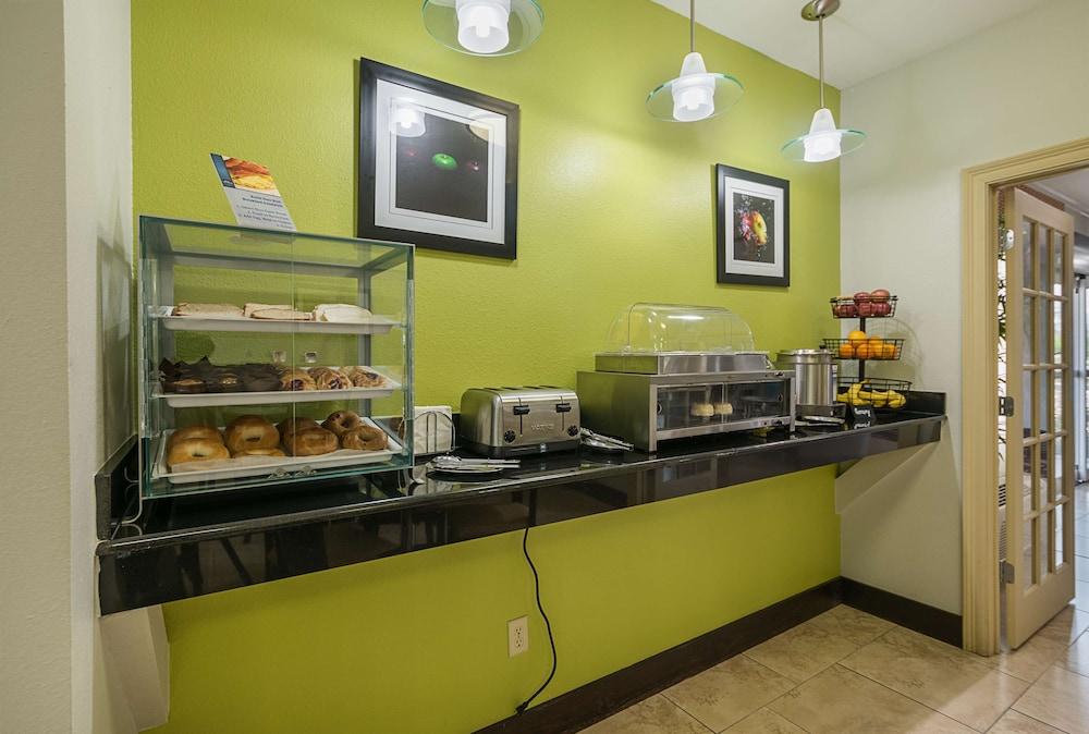 Best Western Plus Deridder Inn & Suites photo 48