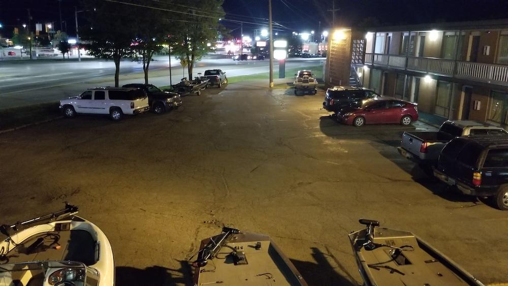 Royal Motel photo 21