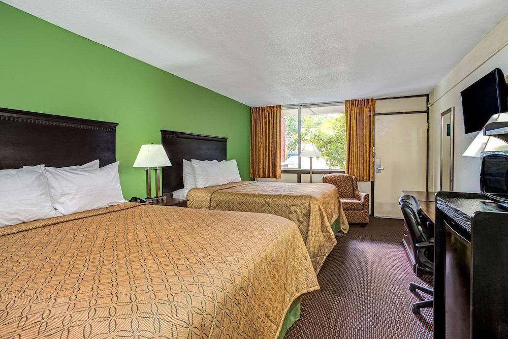 Days Inn by Wyndham York Alabama photo 35