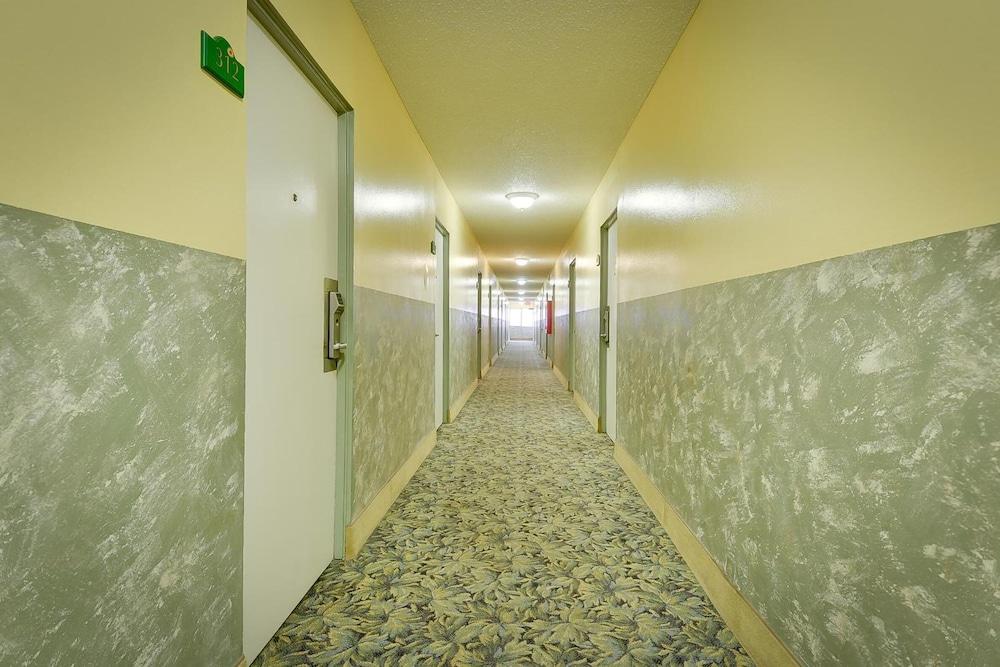 Vagabond Inn Long Beach photo 25