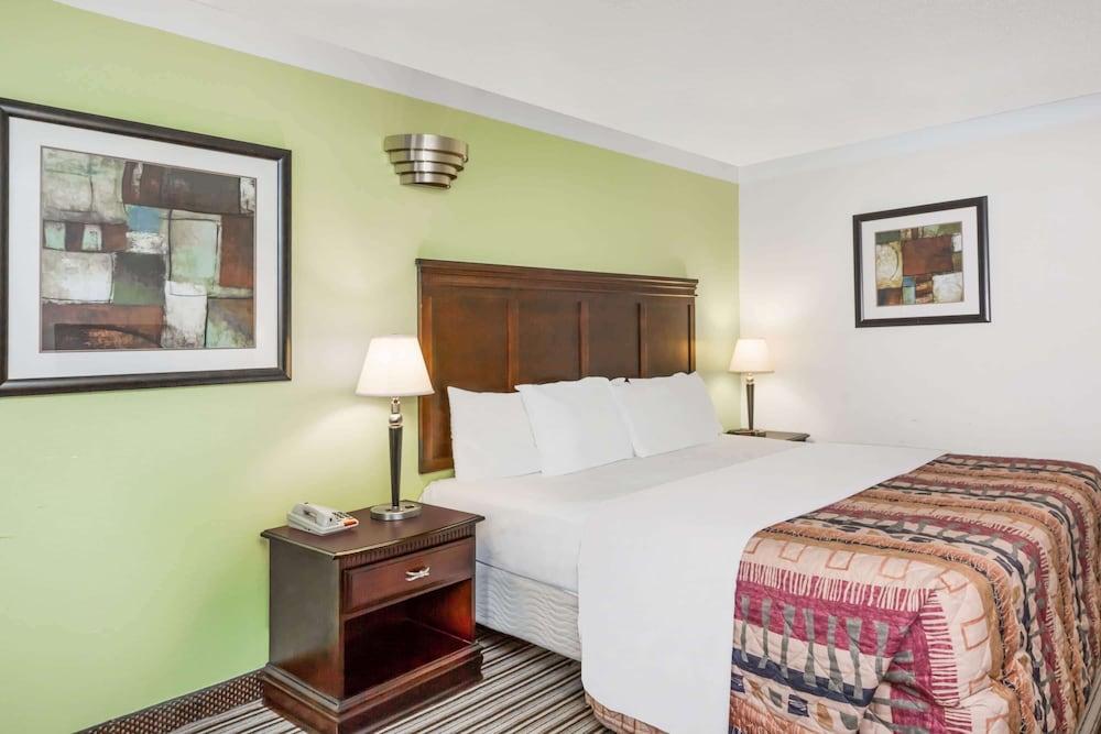 Days Inn by Wyndham Oneonta AL photo 7