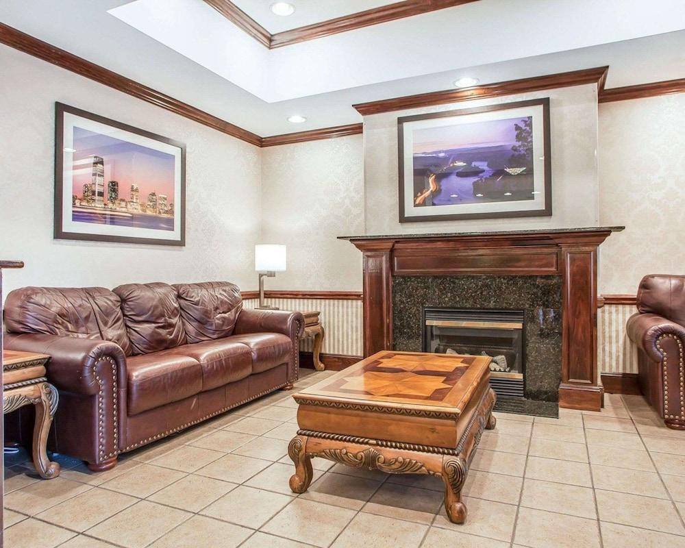 Comfort Inn & Suites Carneys Point - Pennsville photo 16