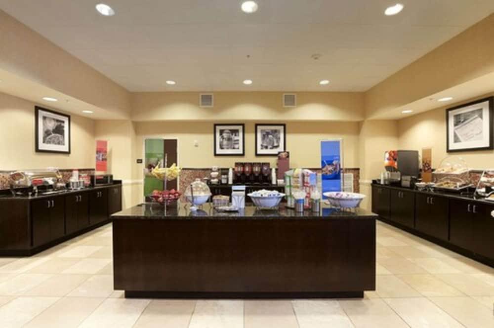 Hampton Inn Jacksonville-Anniston Area photo 48