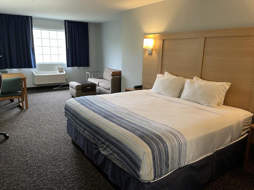 Days Inn & Suites by Wyndham Williamsburg IA North photo 36