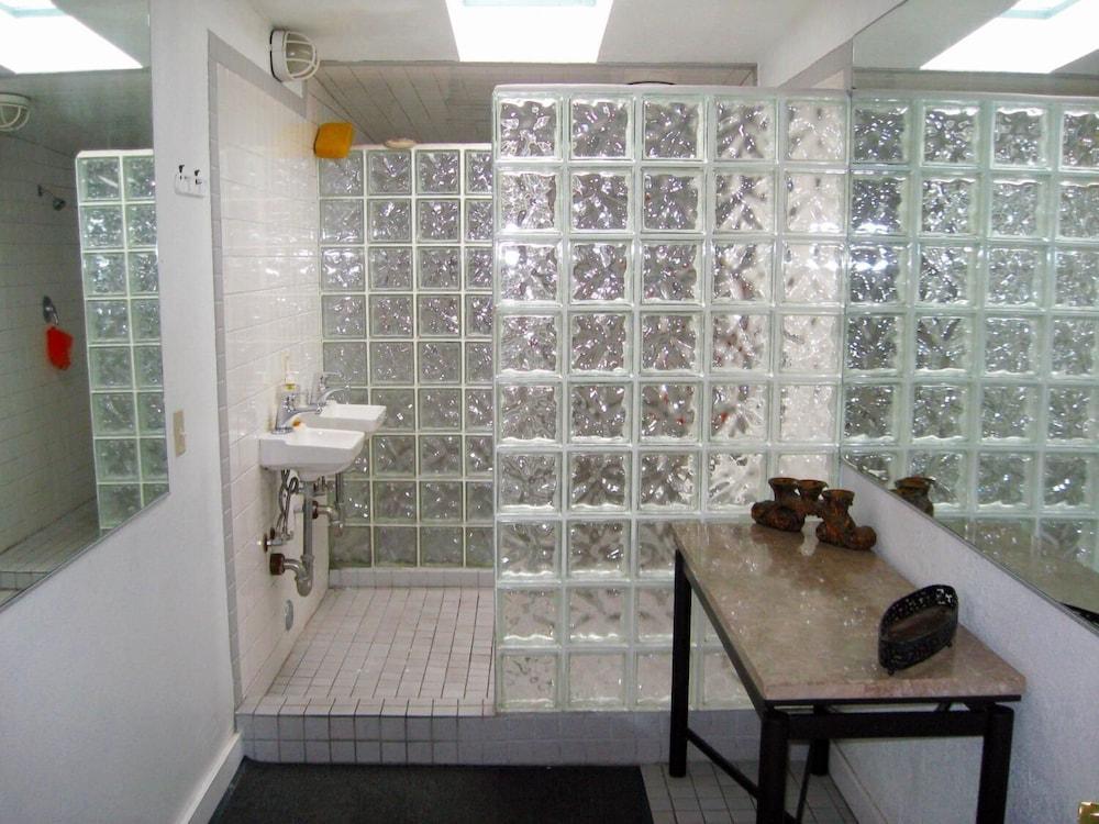 RK Hostel San Diego photo 37