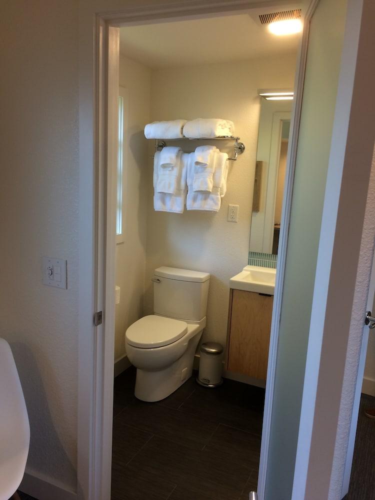 Heliotrope Hotel photo 48