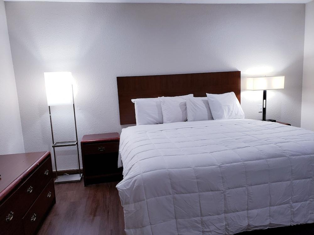 CLEAR LAKES INN photo 4