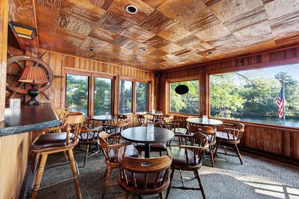 Chanticleer Inn photo 29