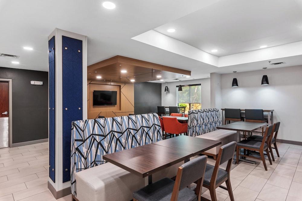 Holiday Inn Express & Suites Maumelle - Little Rock NW by IHG photo 52