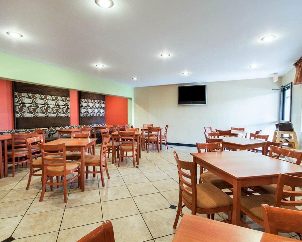 Quality Inn Airport East photo 11