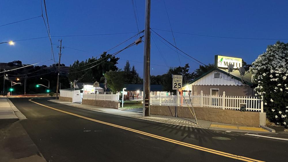 Jumping Frog Motel photo 44