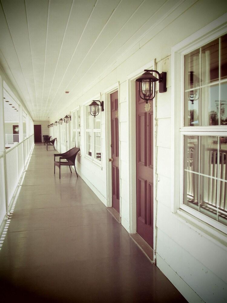 Brewer Motor Inn photo 16
