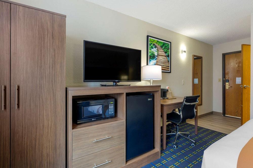 Quality Inn Lee - Lenox South photo 15