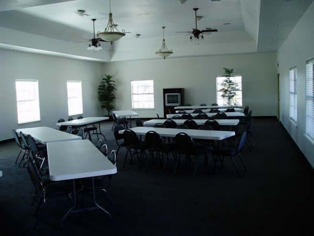 Texas Inn and Suites at La Joya photo 13