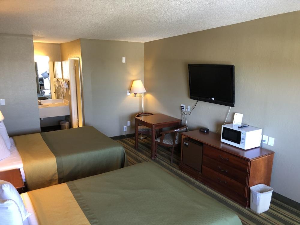 Super 8 by Wyndham Ridgecrest photo 26