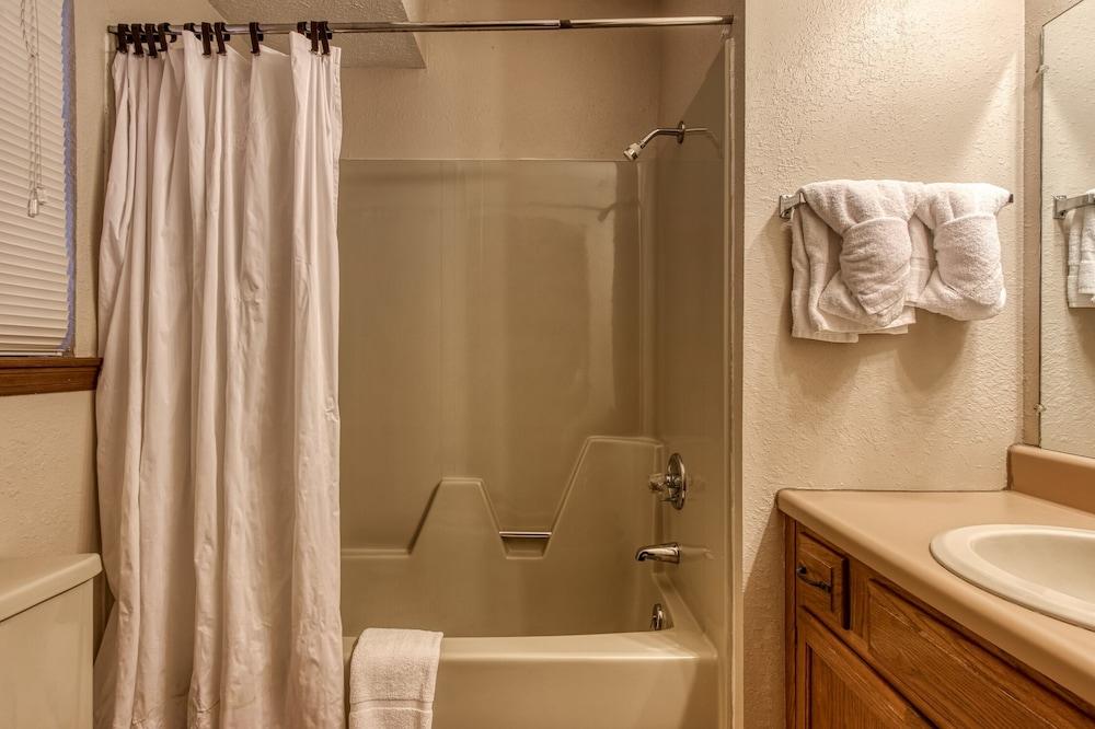 Pinecrest Hotel B photo 3