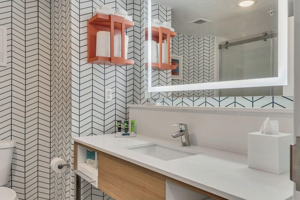 Holiday Inn Express and Suites Destin Miramar Beach by IHG photo 27