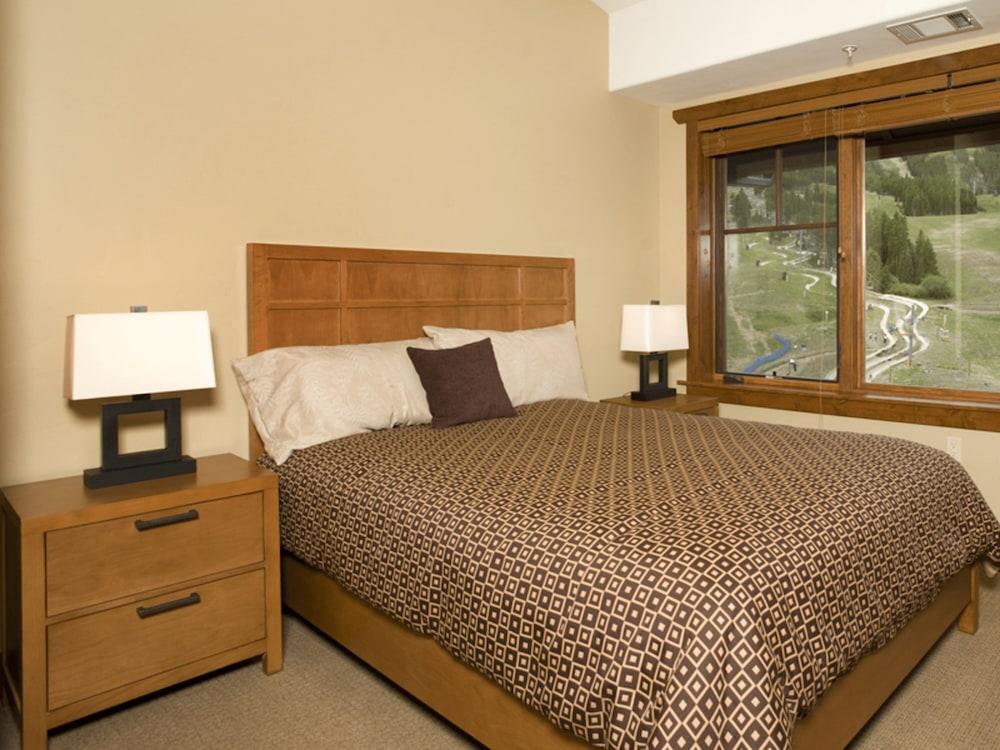 One Ski Hill Place, a RockResort, by Vail Resorts photo 19