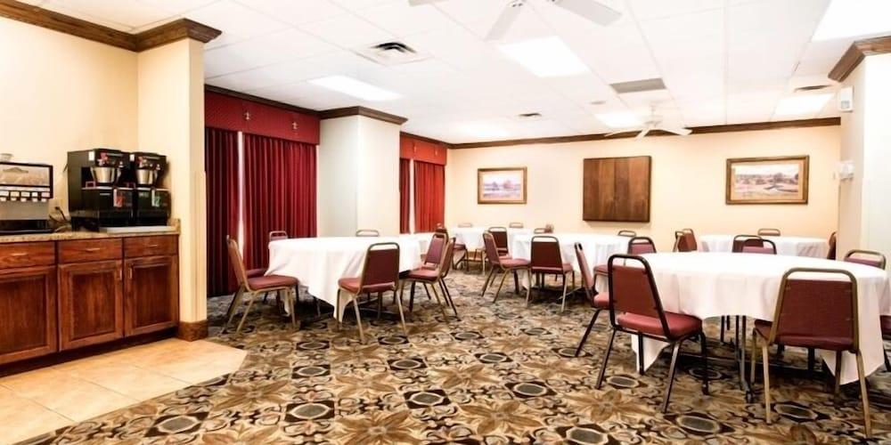Grand Plaza Hotel & Conference Center photo 18