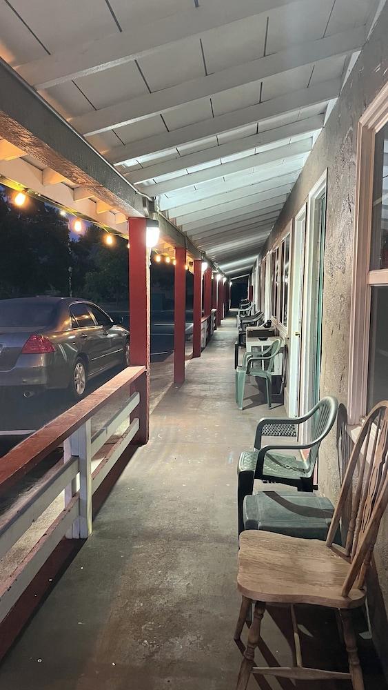 Jumping Frog Motel photo 74
