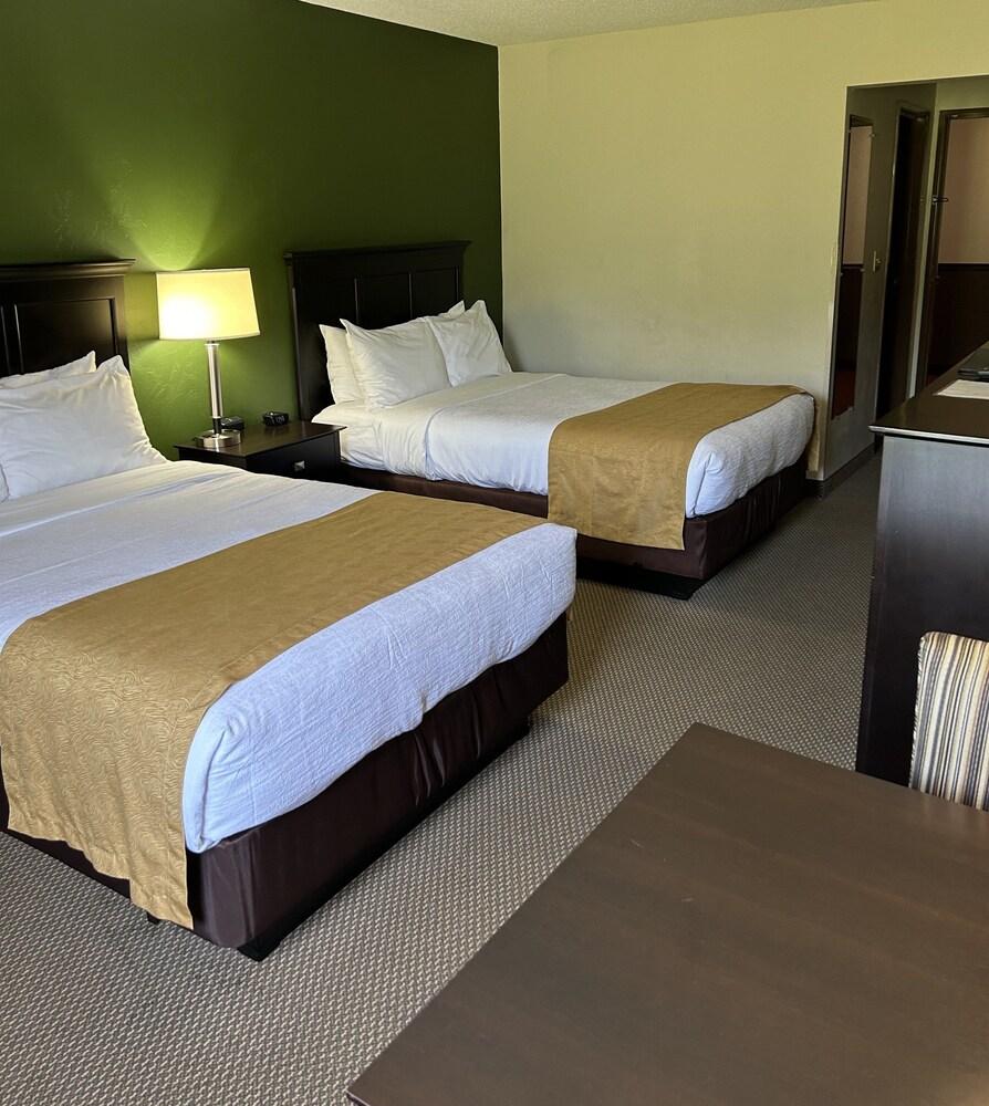 Boarders Inn & Suites by Cobblestone Hotels - Munising photo 9