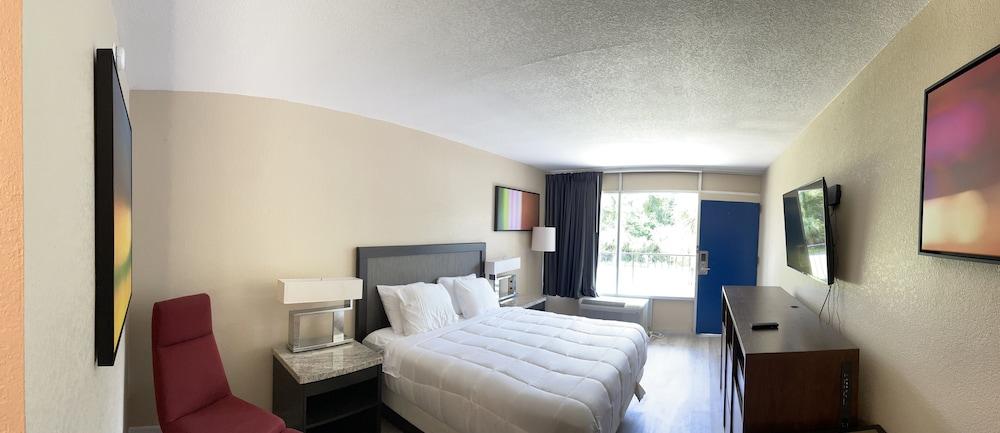 Econo Lodge Jennings photo 12
