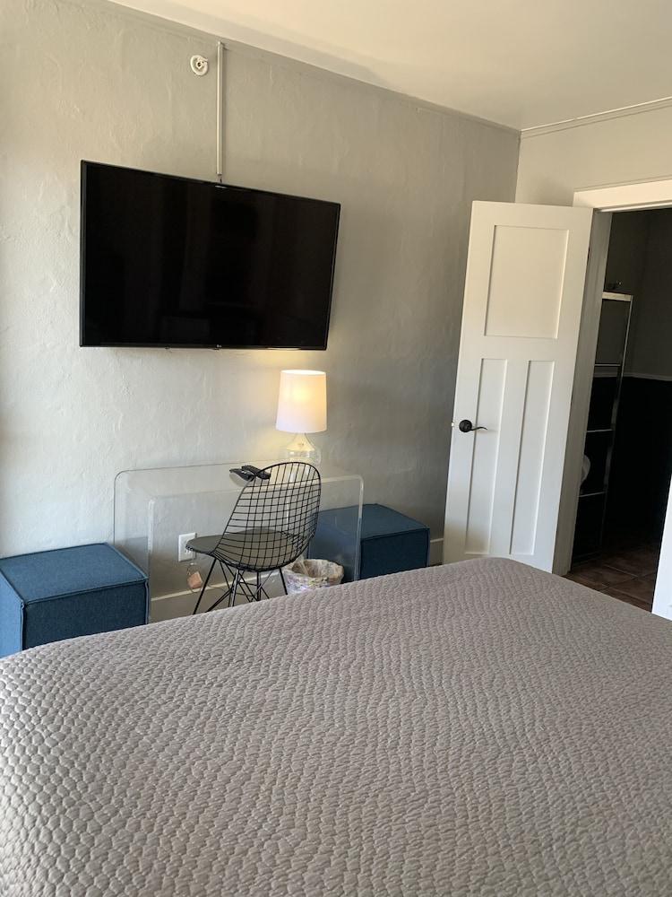 Blue Star Motel photo 30
