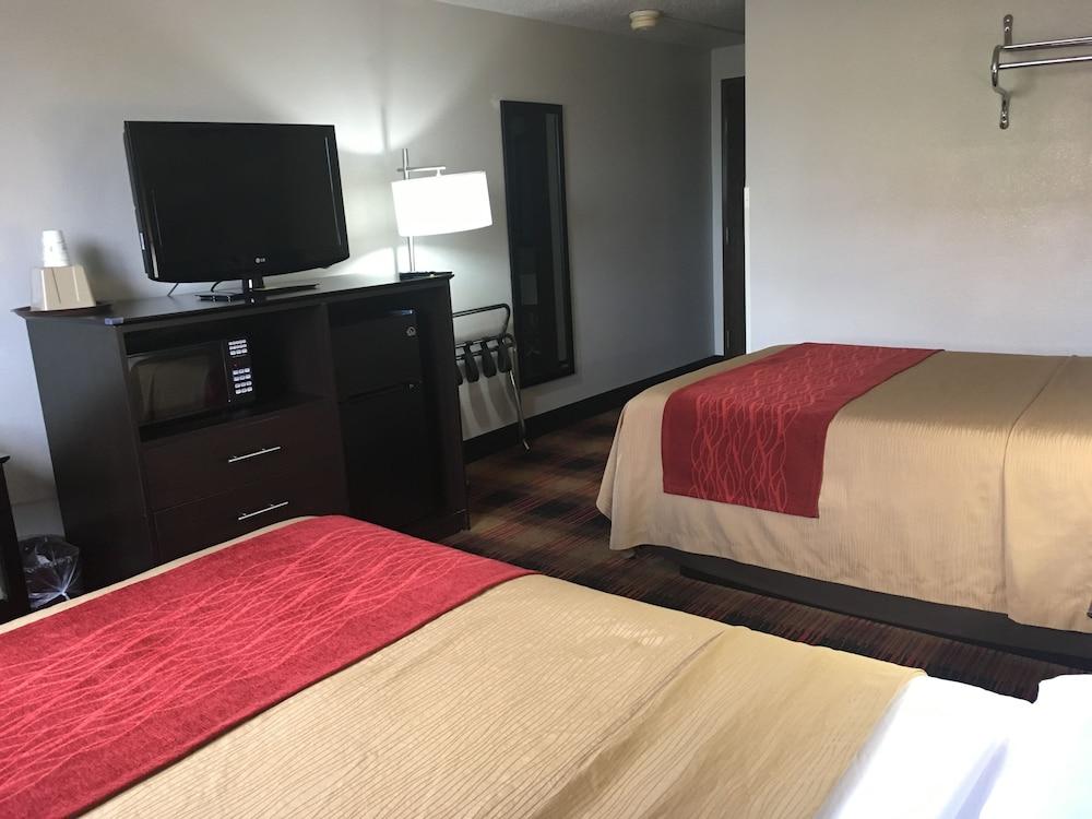 Red Roof Inn Ames photo 11