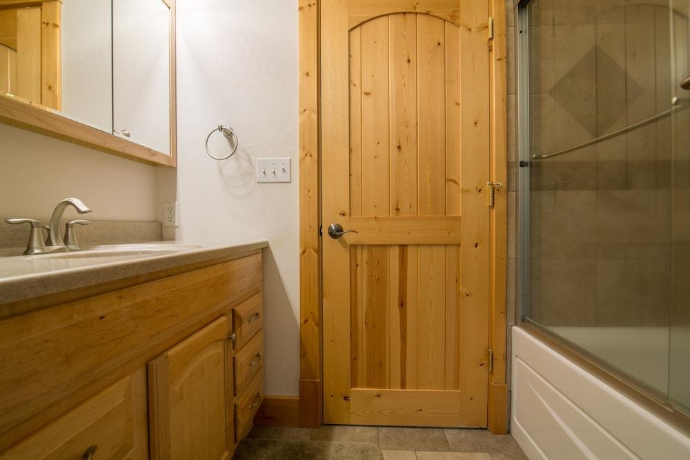 Pineview Lodge photo 12