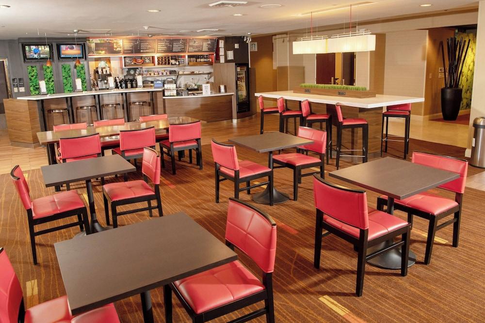 Courtyard by Marriott Erie photo 32
