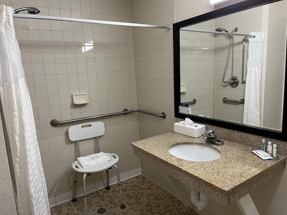 Quality Inn Traverse City photo 13