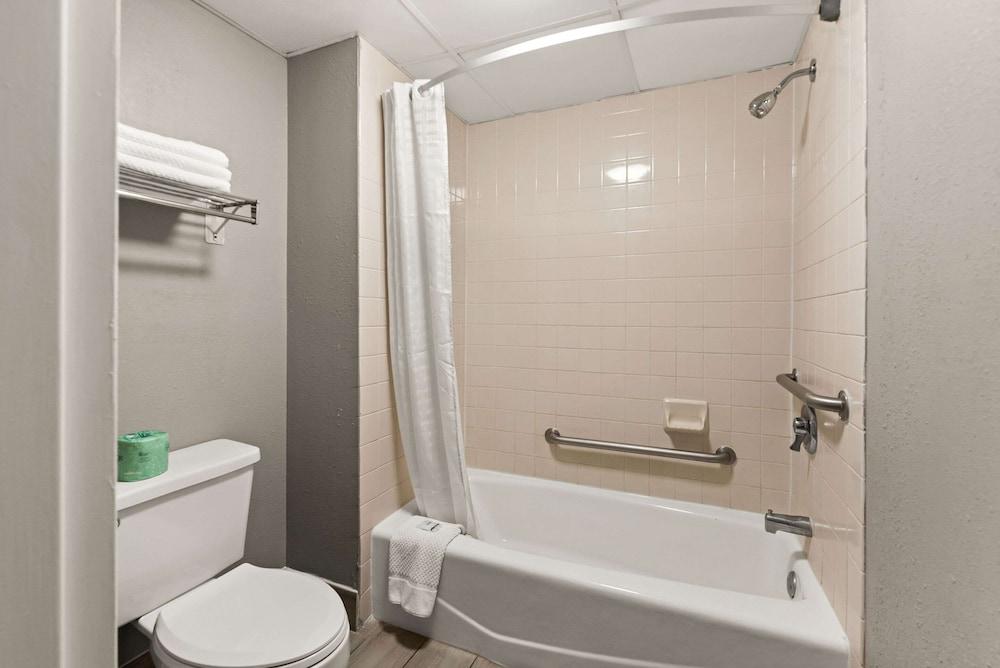 Rodeway Inn Brooklawn photo 23