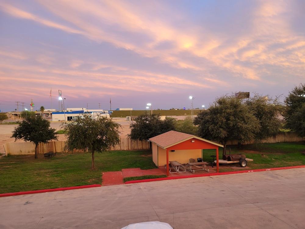 Cotulla Whitten Inn photo 54
