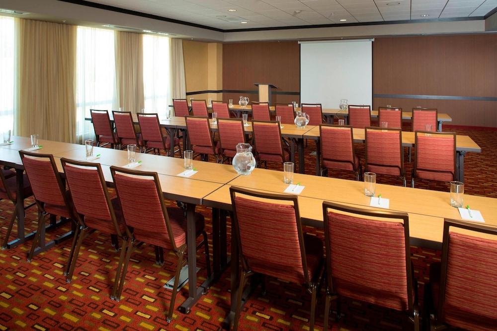 Courtyard by Marriott Dallas Midlothian-Midlothian Conf Ctr photo 36