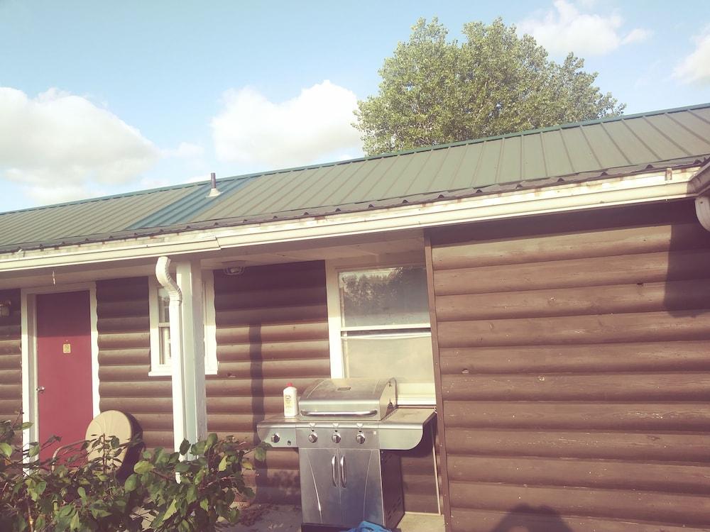 Headwaters Motel photo 16